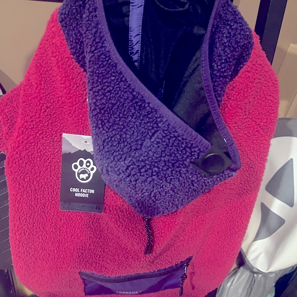 CANADA POOCH SHERPA “COOL FACTOR HOODIE” DOG COAT Sz# 22
🚩NEW w/Tags
🚩smoke free
